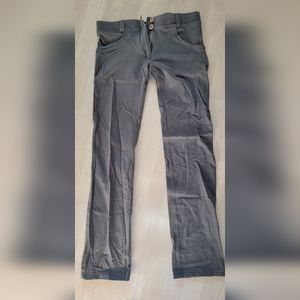 Freddy Wr. Up pants by Livify
